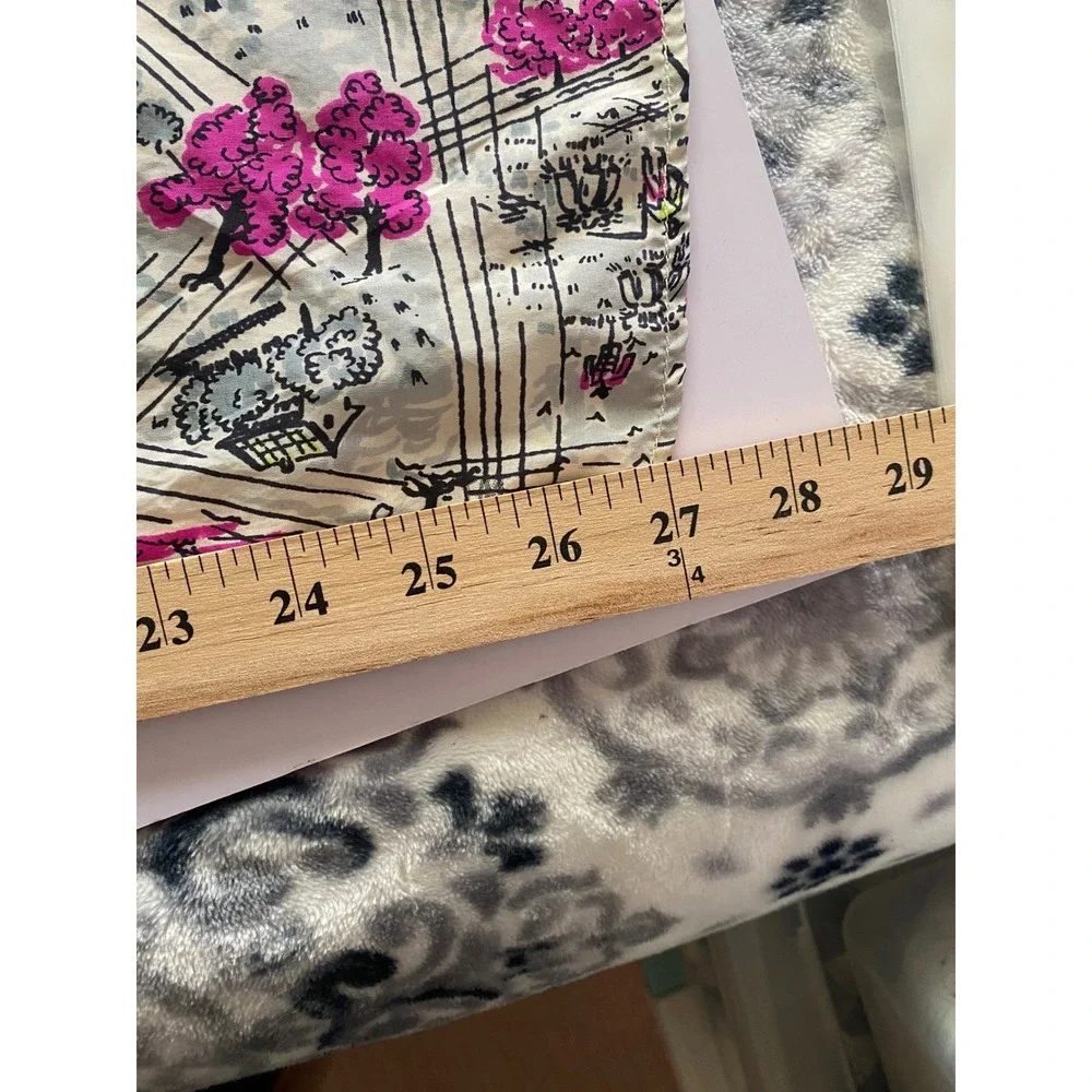 Unbranded vintage square